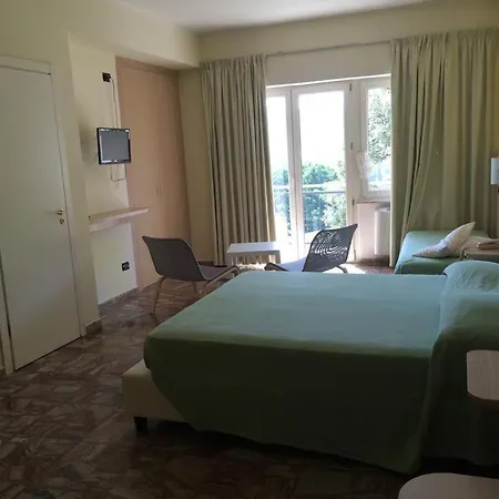 Carpino Hotel *