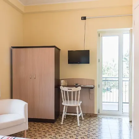 Hotel Carpino *